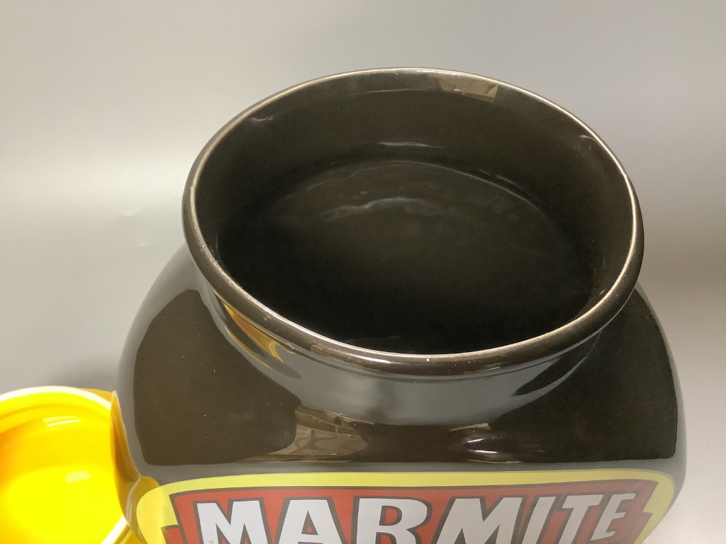 An oversized Wade ceramic marmite jar, height 26cm